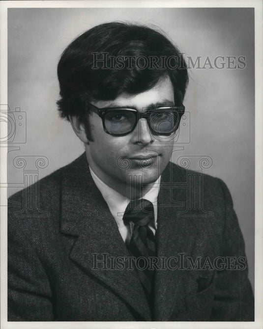 1972 Press Photo Robert H. Holden Joins The Plain Delaer City Staff - Historic Images