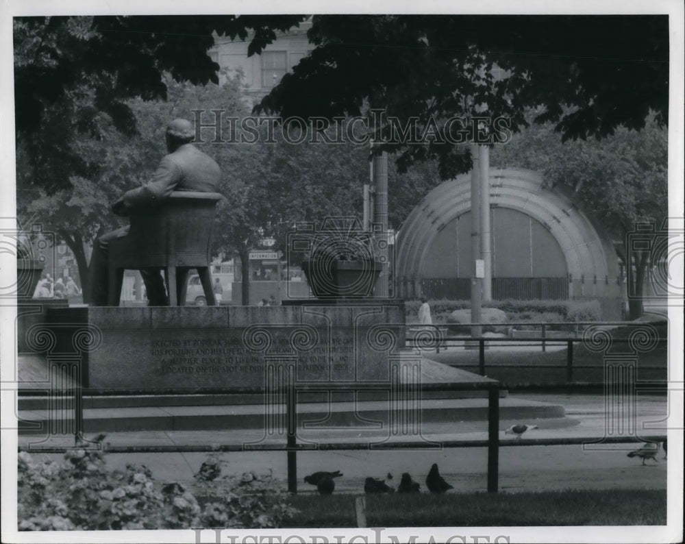 1970 Press Photo View of behind the Tom L Johnson Statue at Public Square - Historic Images