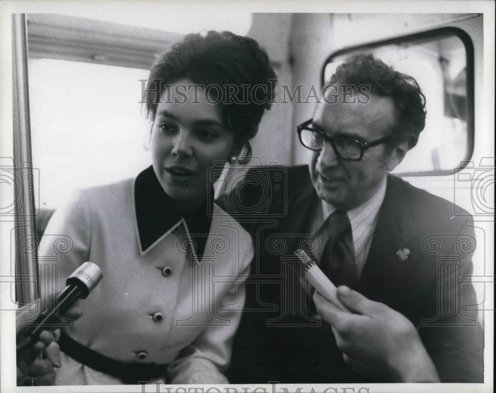 1971, Mrs. David Eisenhower with Mayor Ralph Park of Cleveland - Historic Images