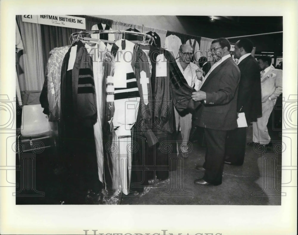 1979 Press Photo Gilbert Hoffman of the land office business - Historic Images