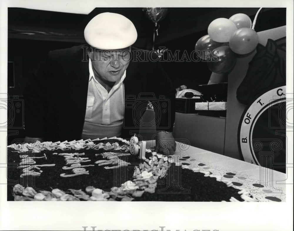 1987 Press Photo Jackie Presser at her sixty first birthday party surprise - Historic Images