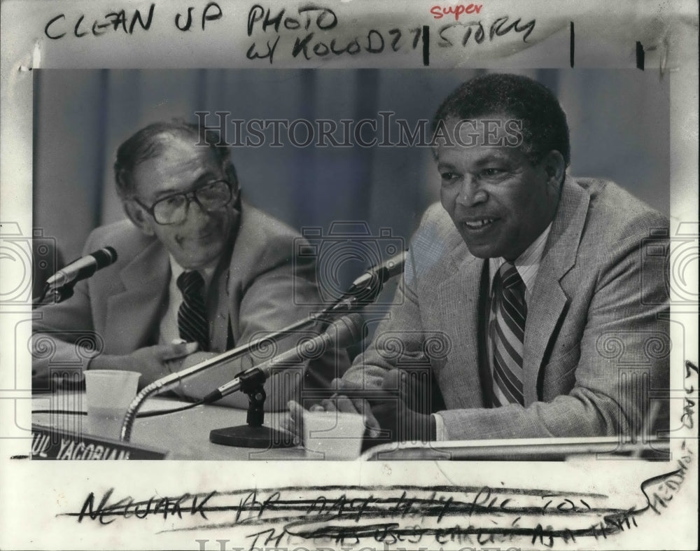 1982 Press Photo Fred Holiday with Ted Bonda - Historic Images