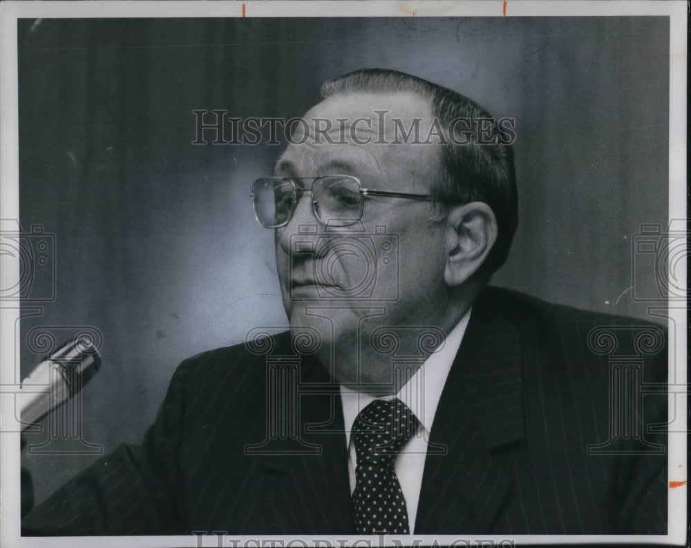 1976 Press Photo Roy H Holdt President of White Consilidates Industries - Historic Images