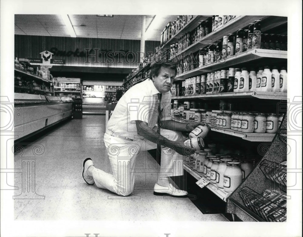 1986 Press Photo Leonard Holzheirmers at IGA stores in Kirtland - Historic Images
