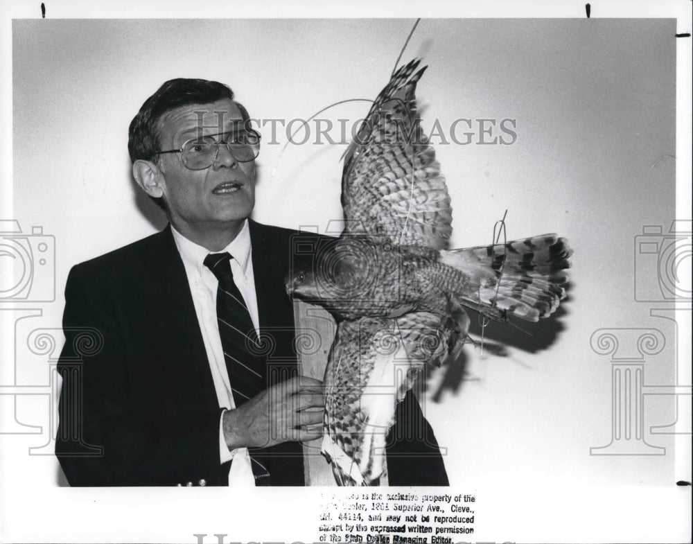 1989 Press Photo Larry Isard of the  Cleveland Museum of Natural History - Historic Images
