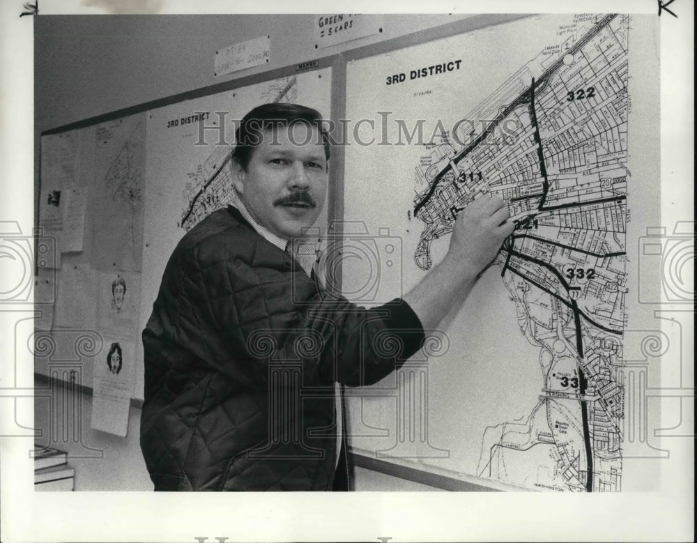 1984 Press Photo Sergeant George Isherwood of the auto theft unit - Historic Images