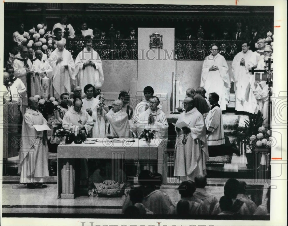 1979 Press Photo Elevation Bishop Clamence G. Issenman 25th Anniversary - Historic Images