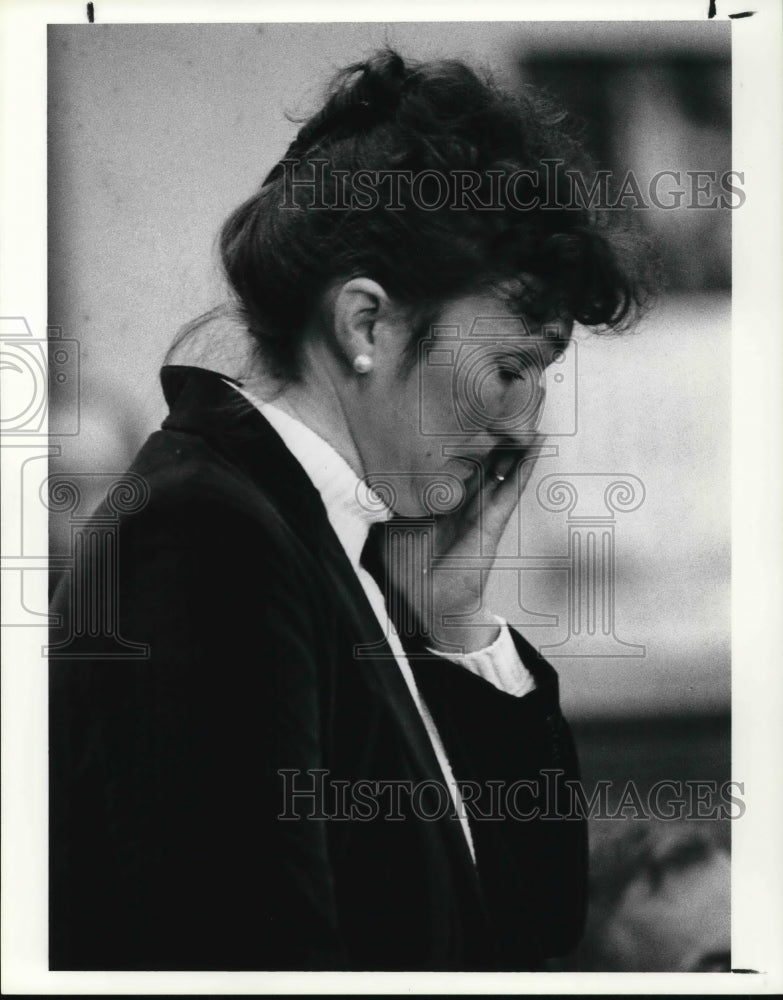 1991 Press Photo Kathryn Johnson in the court room of Judge James W. Jackson - Historic Images