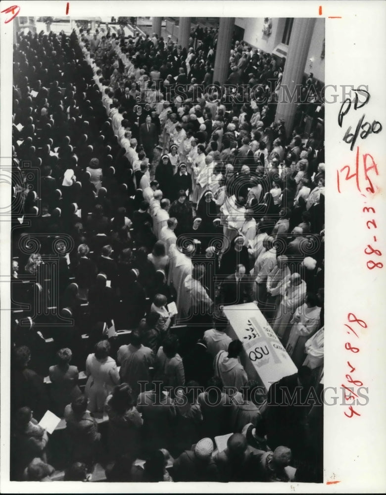 1980 Press Photo Sister Dorothy Kazel casket followed by Sister of Ursuline - Historic Images