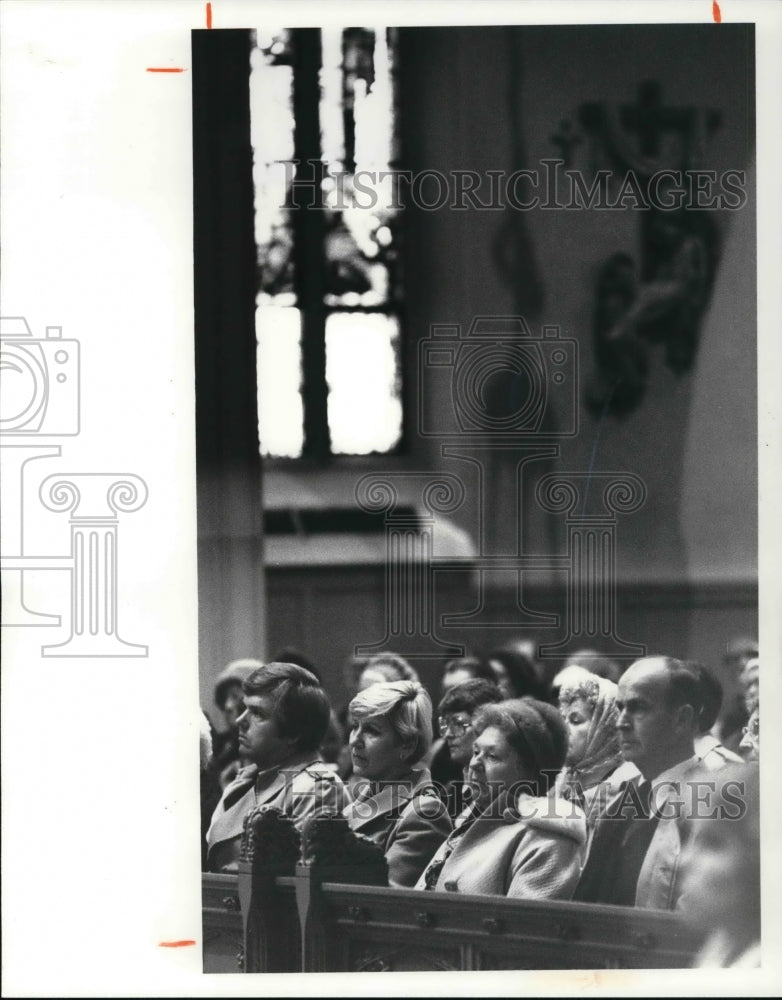 1981 Press Photo Family of slain Missionaries at Memorial Service - Historic Images