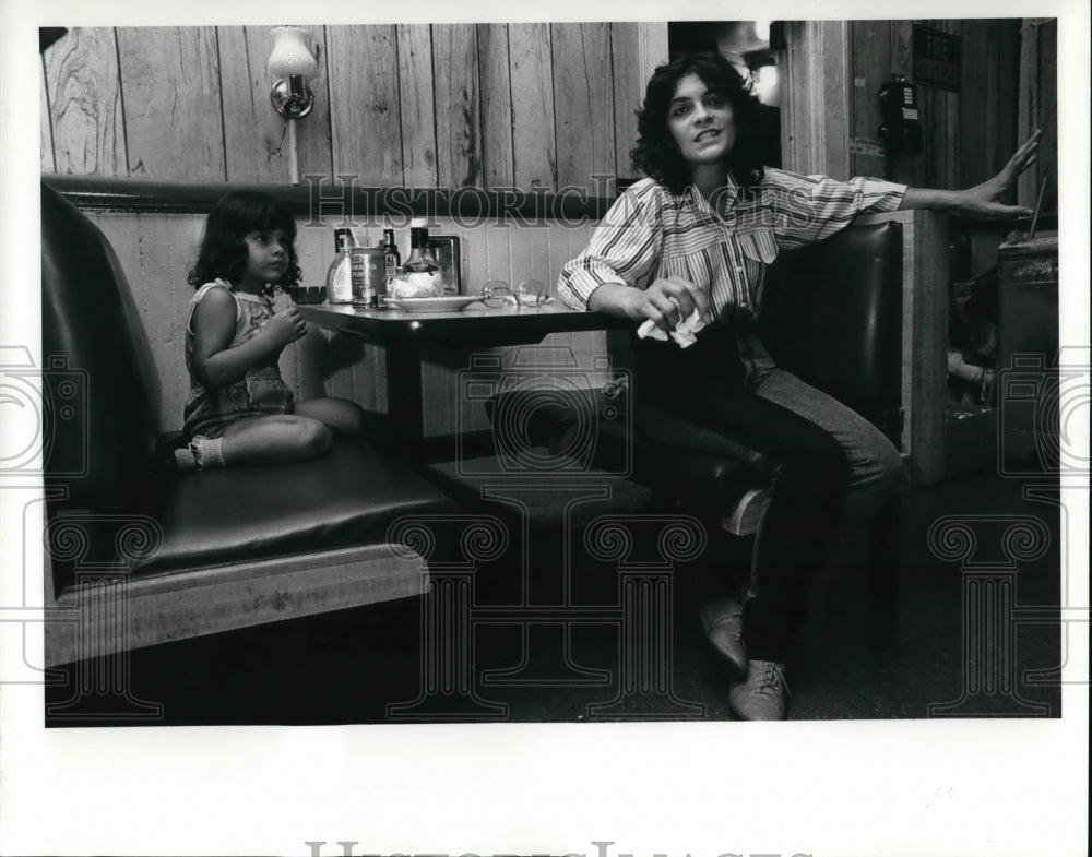 1986 Press Photo Cubanito restaurant part owner, Zaida Irizarry - cva19533 - Historic Images