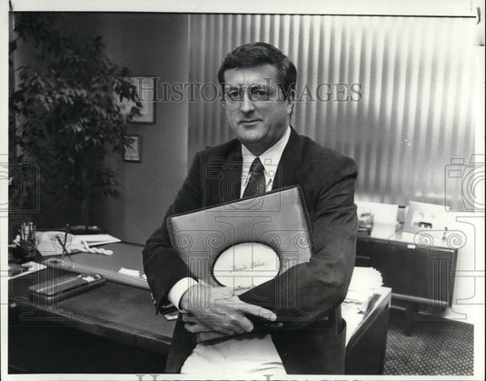 1983 Press Photo Atty Noel Keane, surrogate parenting - Historic Images