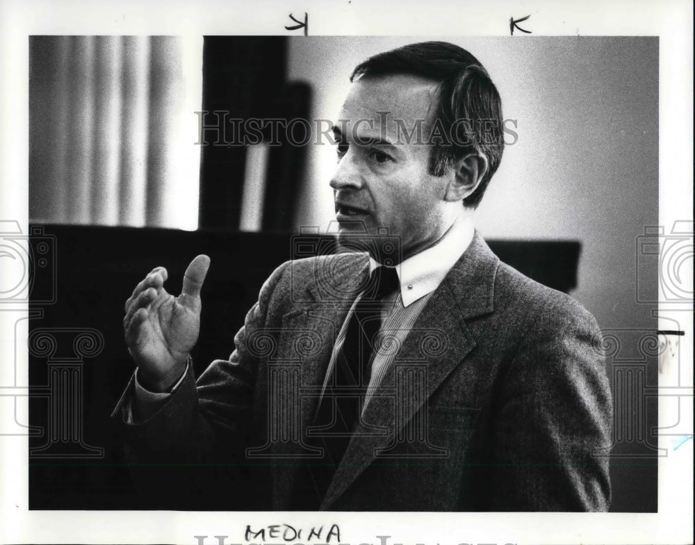 1986 Press Photo Roger R. Ingraham Attorney for Robert Ribovich - Historic Images