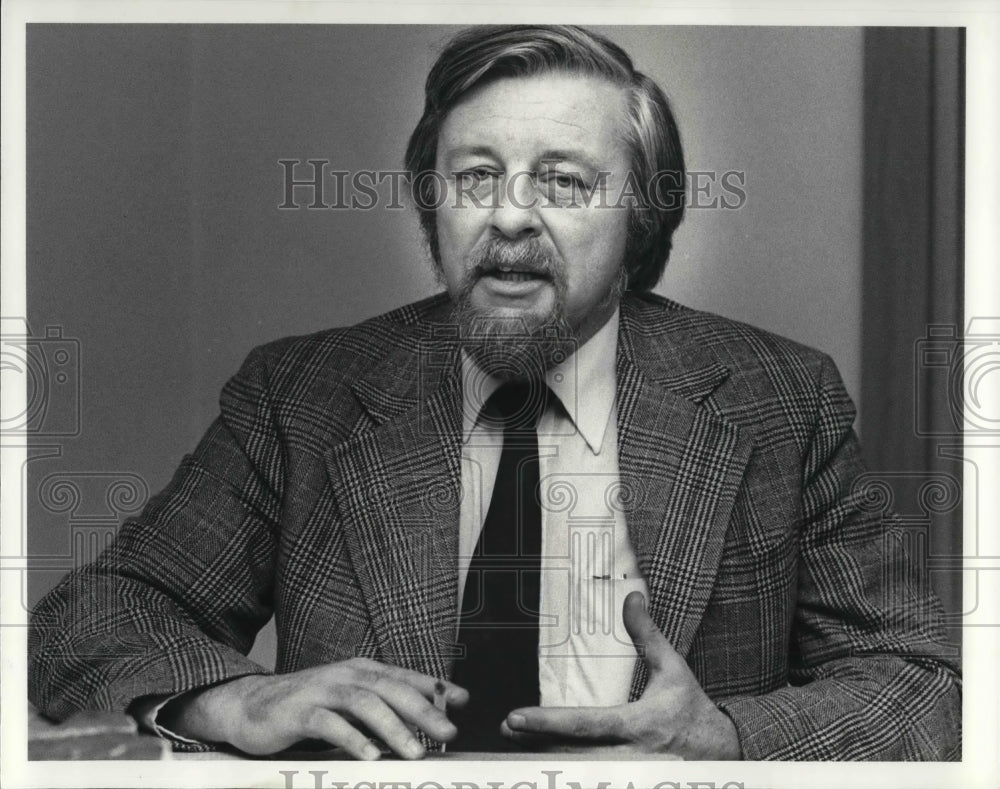 1981 Press Photo County Ombudsman, George Hrbek open house for the organization - Historic Images