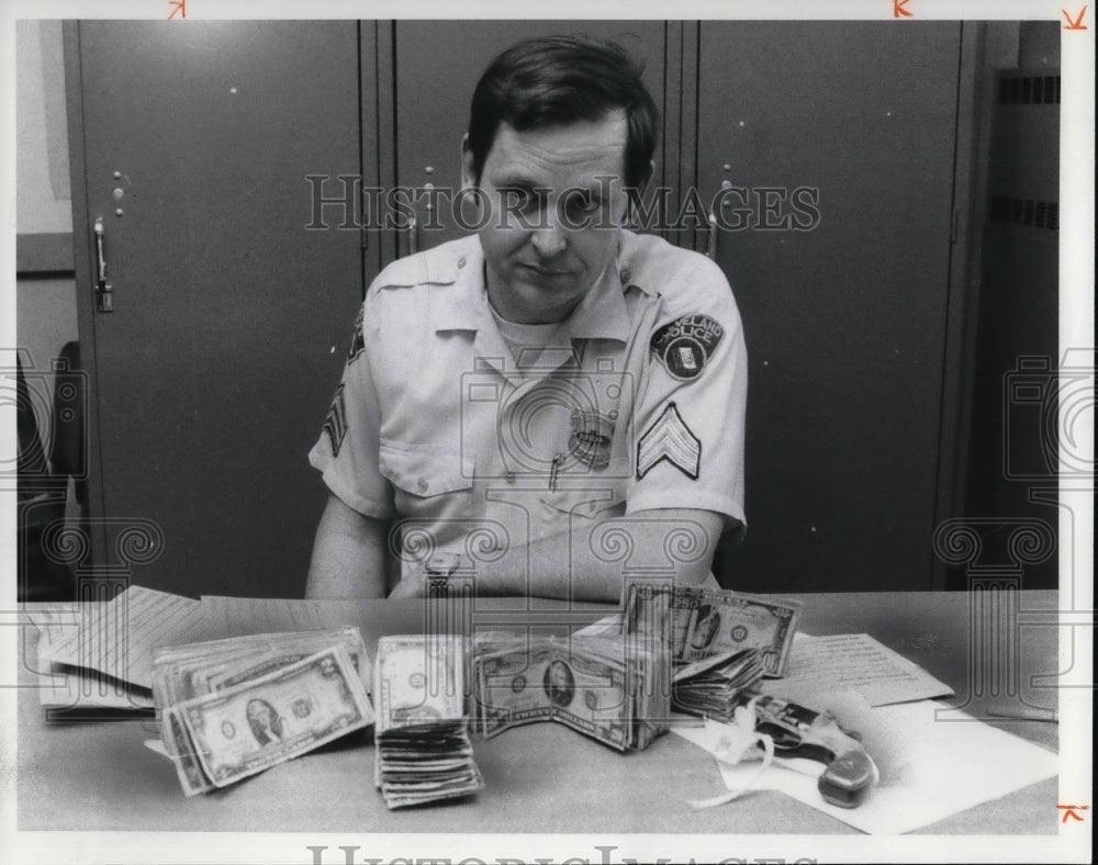 1977 Press Photo Sgt Robert Howell - Historic Images