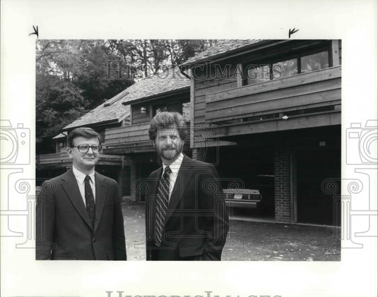 1984 Press Photo H.David Howe Jr. And Kenneth Sacks At New Condos - Historic Images