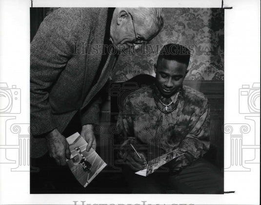 1992 Press Photo Heisman Trophy Winner Desmond Howard & Father Eldon Reichert - Historic Images
