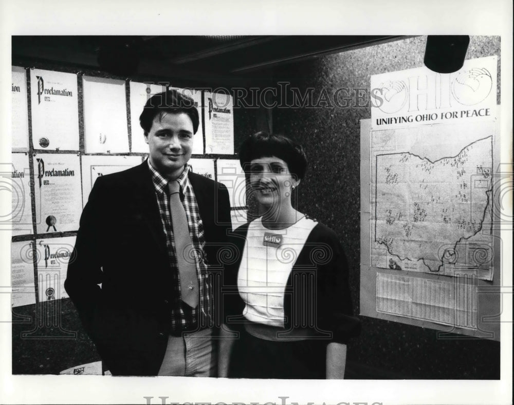 1986 Press Photo Leslie Hudak &amp; Tom DeFrange Unifying Ohio For Peace - Historic Images