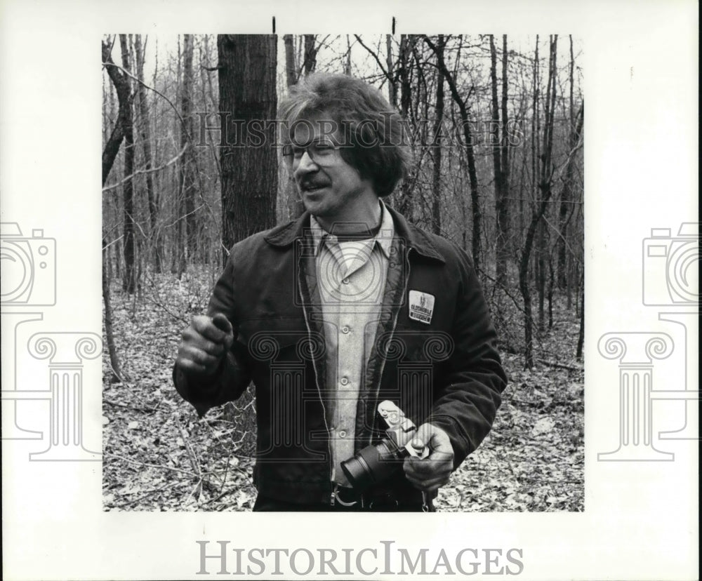 1984 Press Photo Joseph Piteo, Manager of A &amp; J Automotive Garage - Historic Images