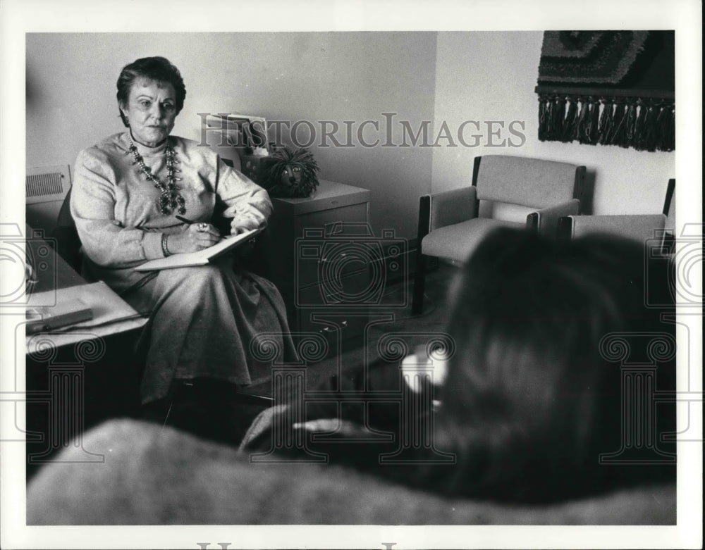 1988 Press Photo Psychotherapist, Shirley Hofstadter - Historic Images