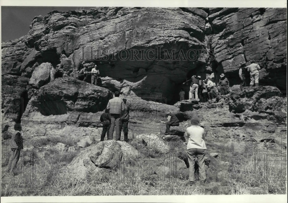 1986 Press Photo Ancient Celtic drawings on the walls in Comanche Natl Colorado - Historic Images