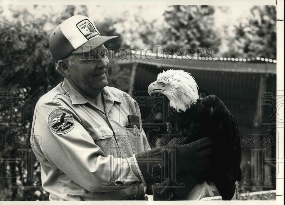 1987 Press Photo Eagle Foundation founder and Director, Terrance Ingram - Historic Images