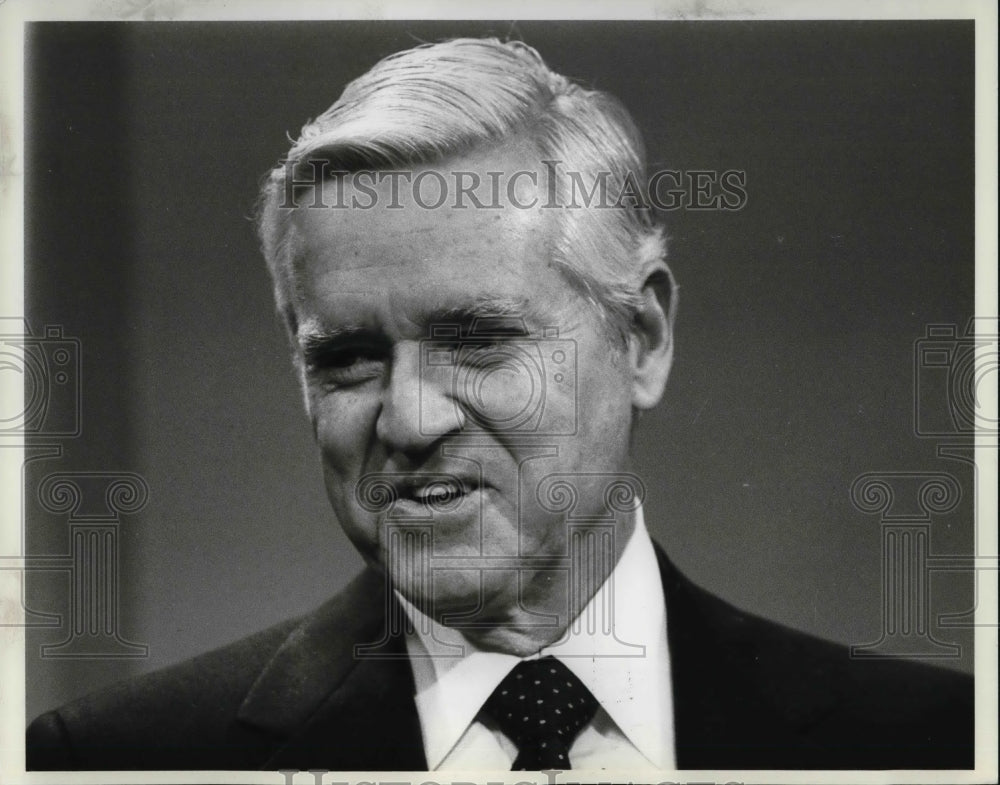 1983 Press Photo Senator Ernest F. Hollings during a TV appearance - Historic Images