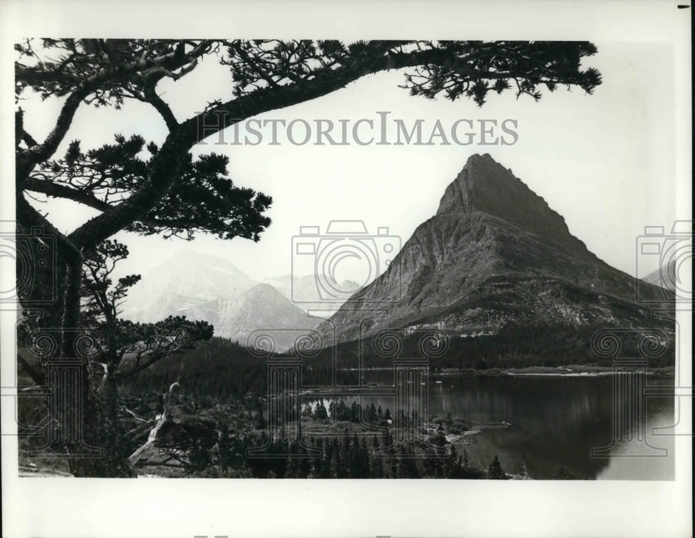 Press Photo Swiftcurrent Lake in Montana's Glacier National Park - Historic Images