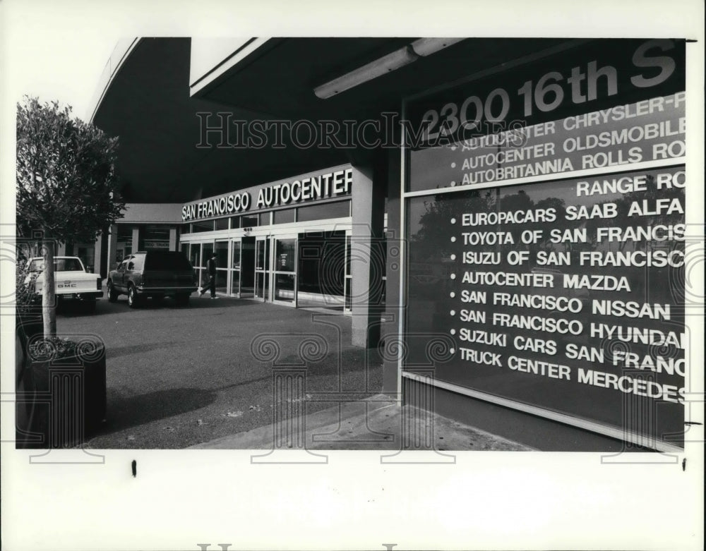 1988 Press Photo Andrew Drozdowicz,architect who designed San Francisco Auto Ctr - Historic Images