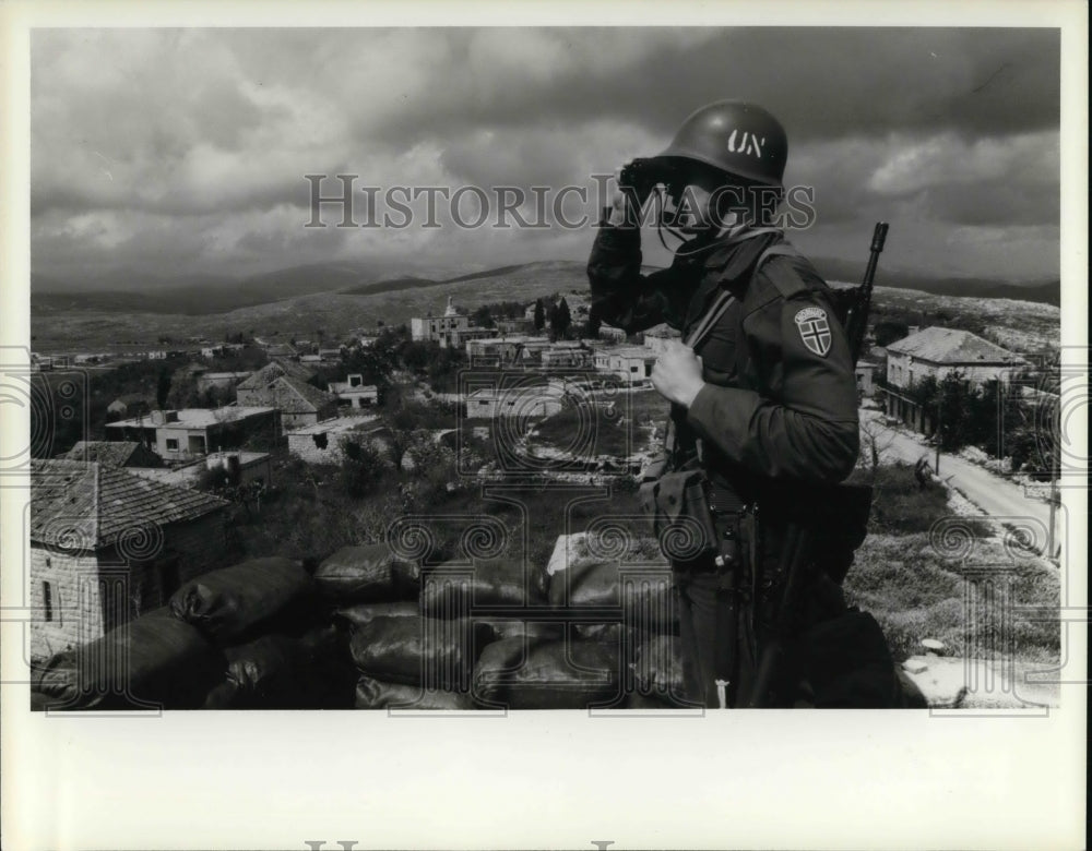 1988 Press Photo Norwegian soldier serving with the UN Interim Force in Lebanon - Historic Images