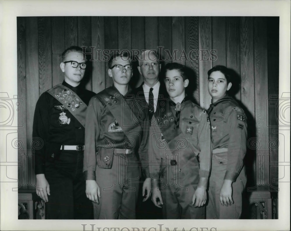 1964 Press Photo Scout Troop 512 in Lakewood Ohio with J. Harold Gwynne, Pastor- Historic Images