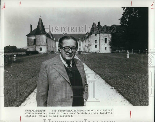 1981 Press Photo The Comte de Sade at his family's chateau which he restored - Historic Images
