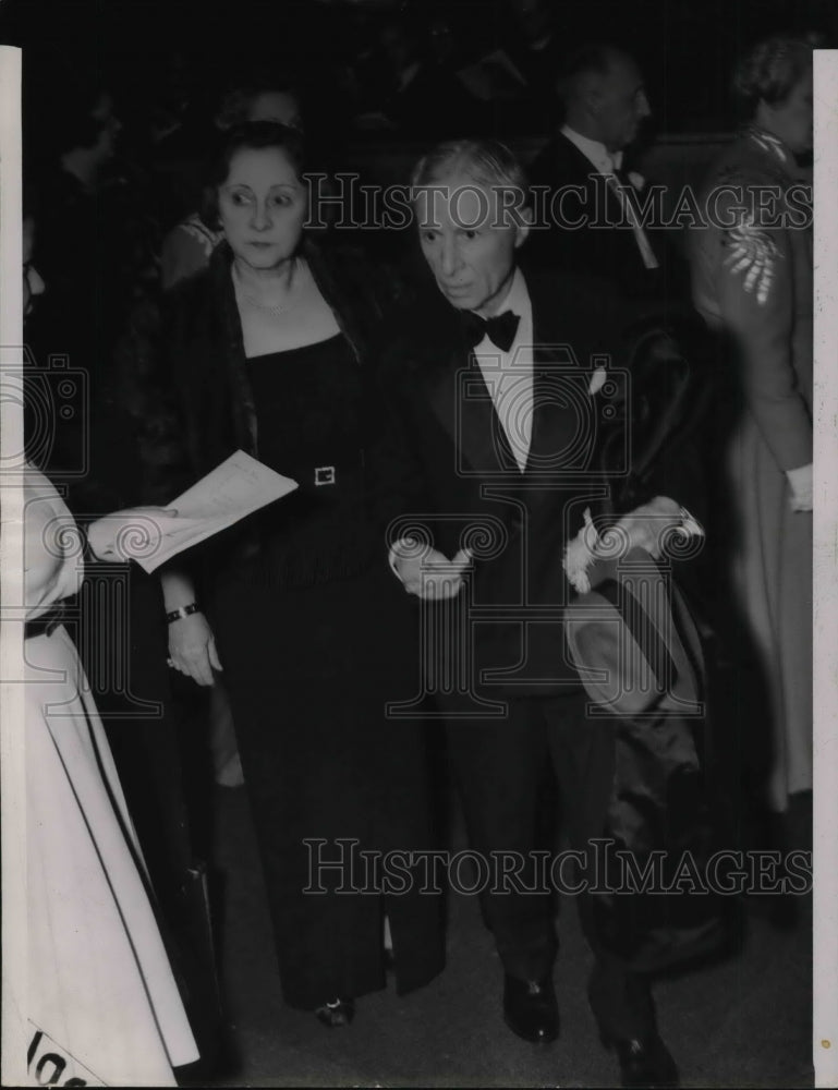 1942 Press Photo Mr. and Mrs. Carl D. Friebolin - cva20678 - Historic Images