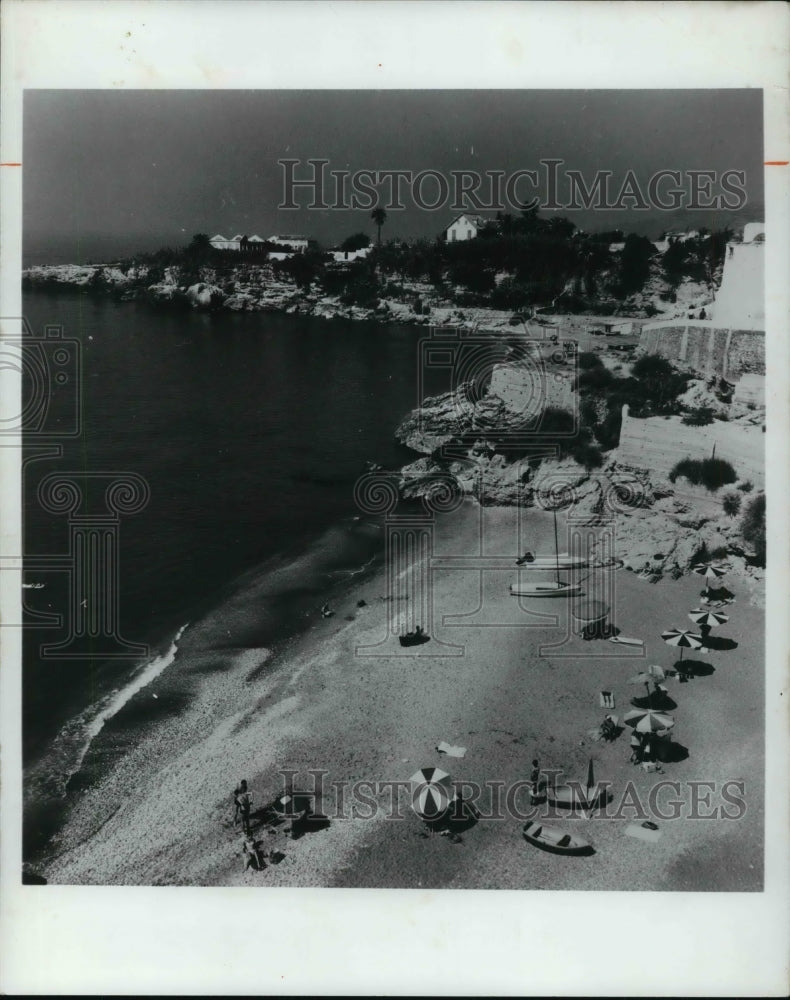 Press Photo Beach Scene in Spain - Historic Images