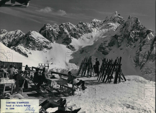 1981 Press Photo The refugees at Cortina D' Ampezzo in Italy - Historic Images