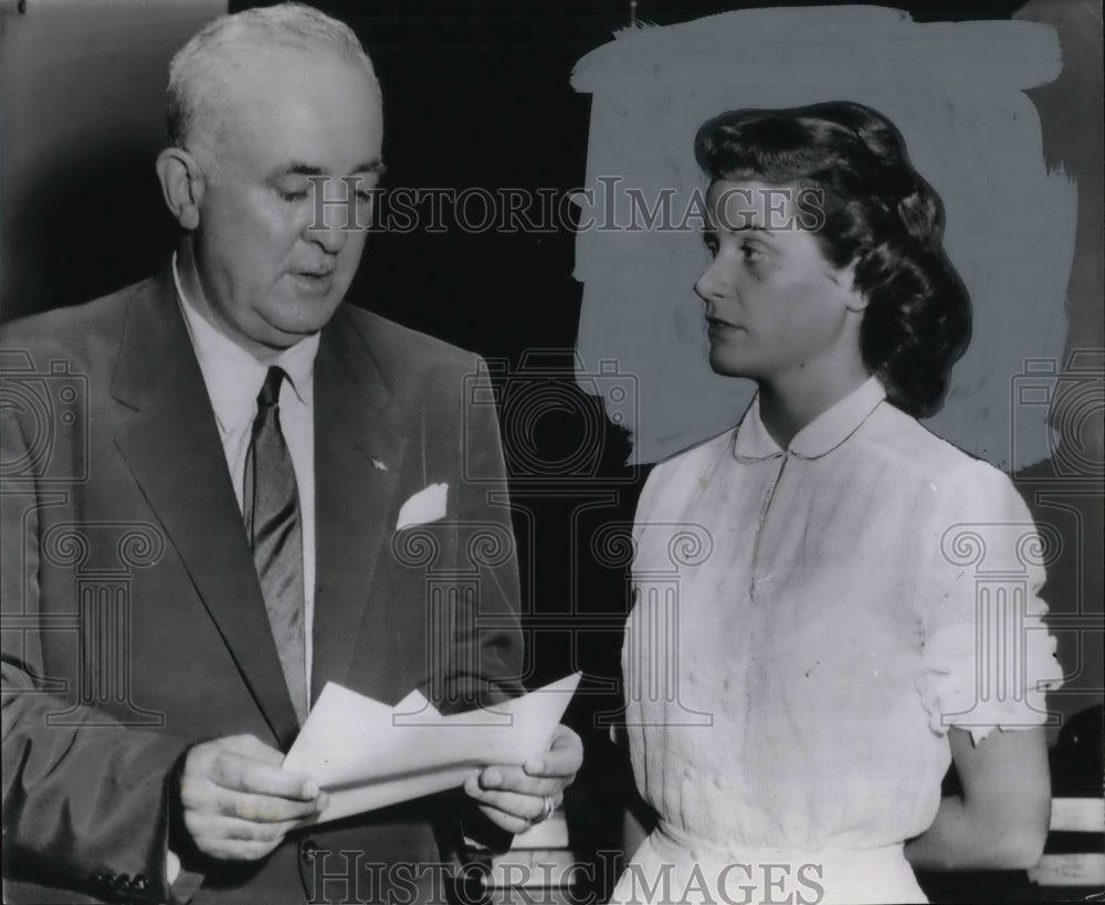 1955 Press Photo Susan Hayes Medical Technician with Dist.Atty Ernest Roll - Historic Images