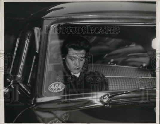1954 Press Photo Susan Hayes sits in a car - cva21267 - Historic Images