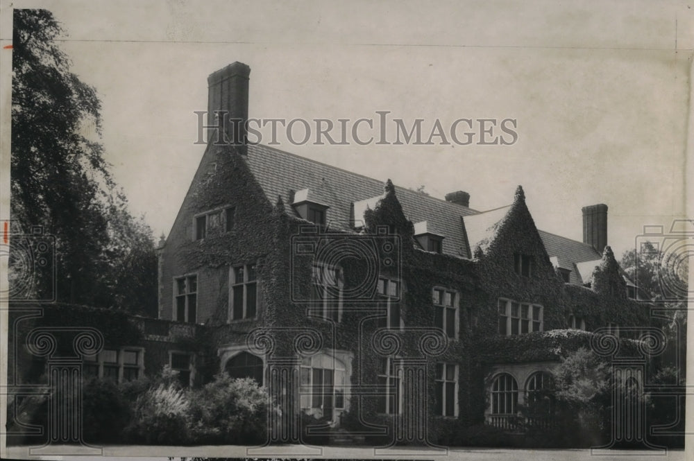 1946 Press Photo Howard M. Hanna&#39;s home, 11505 Lake Shore Blvd. - cva21275 - Historic Images