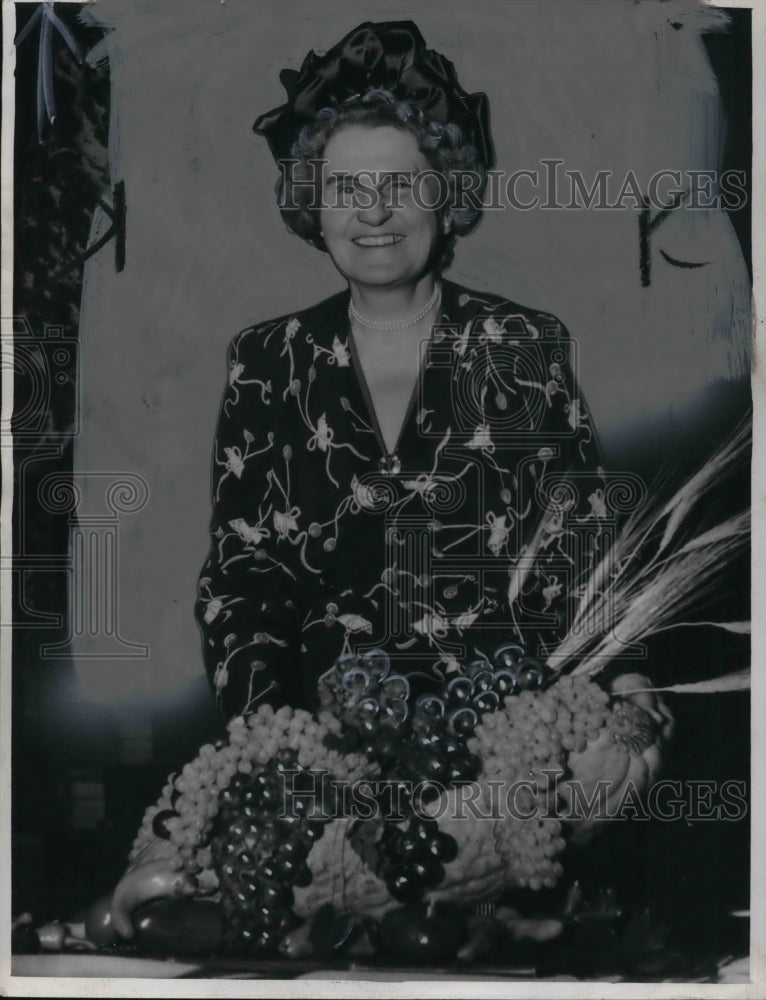 1947 Press Photo Mrs. R. Livingston Ireland Smiling - cva21513- Historic Images