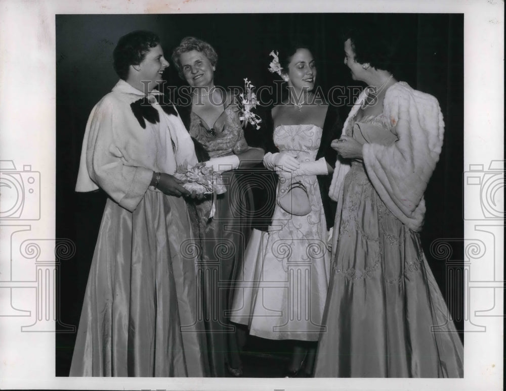 1955 Press Photo Mrs. &amp; Miss Livingston Ireland &amp; Mrs. &amp; Miss Chandler - Historic Images