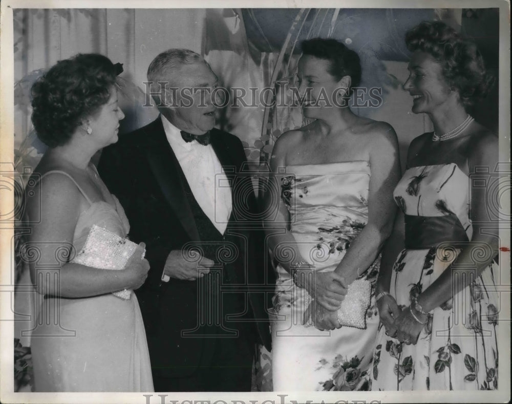 1962 Press Photo Miss Jane Dunscomber, Mr. R. Livingston Ireland & others - Historic Images