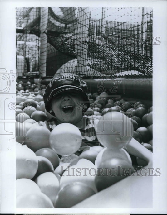 1987 Press Photo The Cap'n Kids World ball crawl - Historic Images