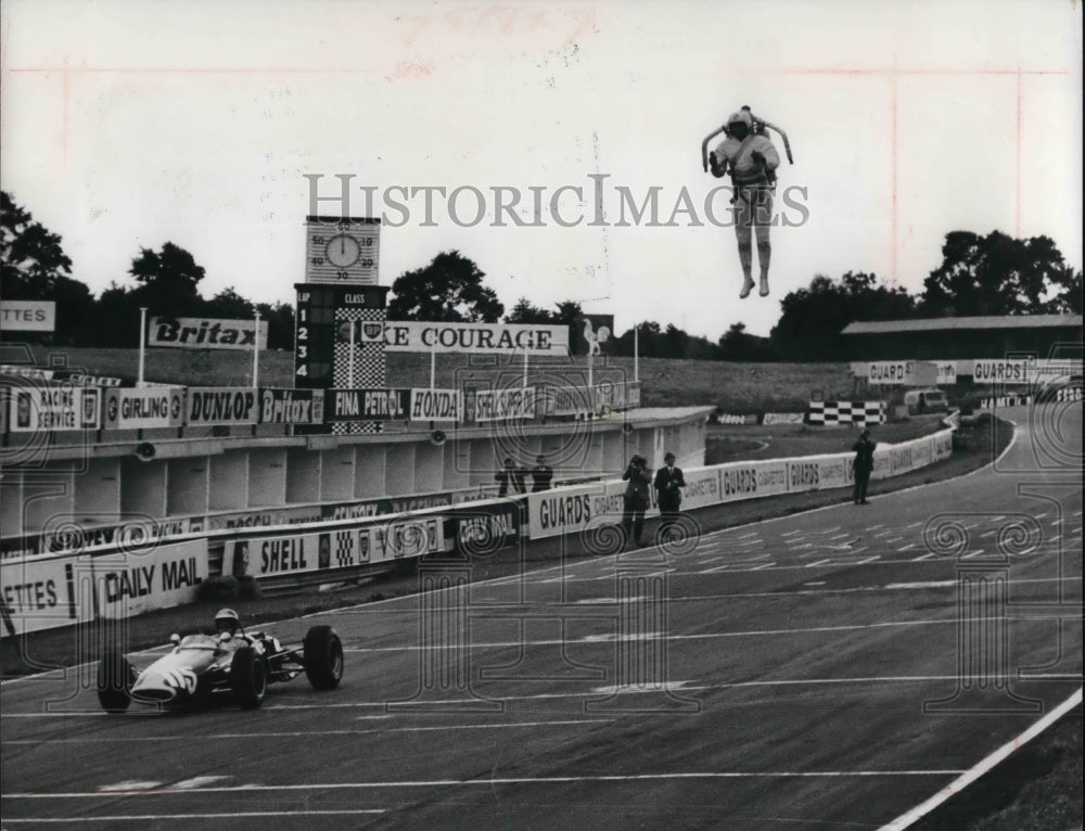 1966 Press Photo Rocketman learns he needs more acceleration to top a sportscar - Historic Images