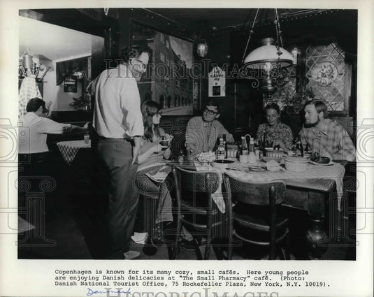 Press Photo Young people enjoying Danish delecacies at The Small Pharmacy Cafe - Historic Images
