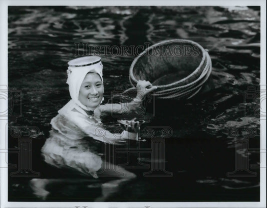 1984 Press Photo Ohio Sea World's cultured pearl bed with a beautiful gem - Historic Images