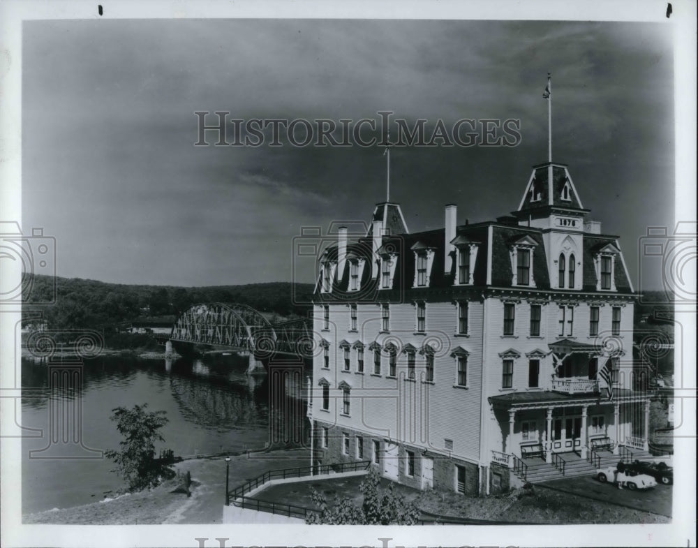 1984 Press Photo Way-Off Broadway flourishes in Connecticut - Historic Images