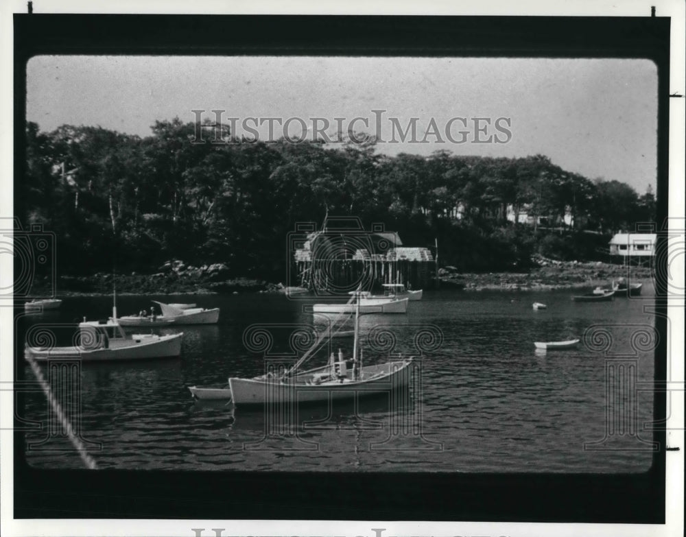 1988 Press Photo Lobster boat rides at the New Harbor in Maine - Historic Images