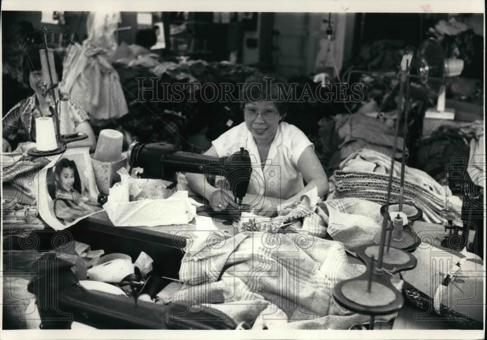 1985 Press Photo Clothing manufacturing company along Chinatown&#39;s Canal Street - Historic Images