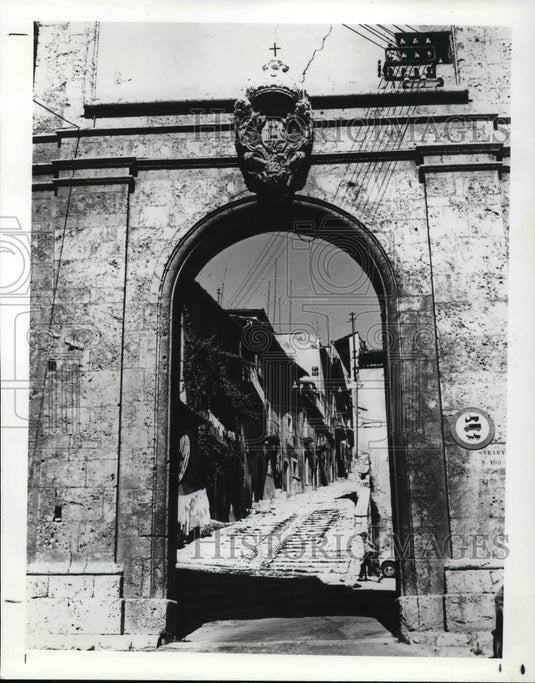 Press Photo L'Aqulawith its Porta di Bazzauo is the capital of Abruzzi - Historic Images