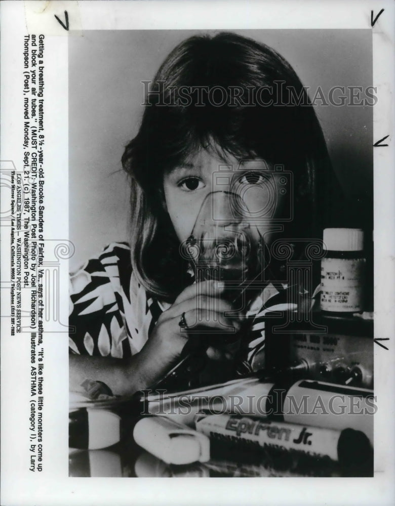 1987 Press Photo The eight year old, Brooke Sanders suffering from asthma - Historic Images